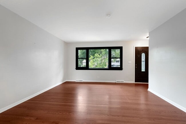 Building Photo - Charming 3BR House in Wheaton