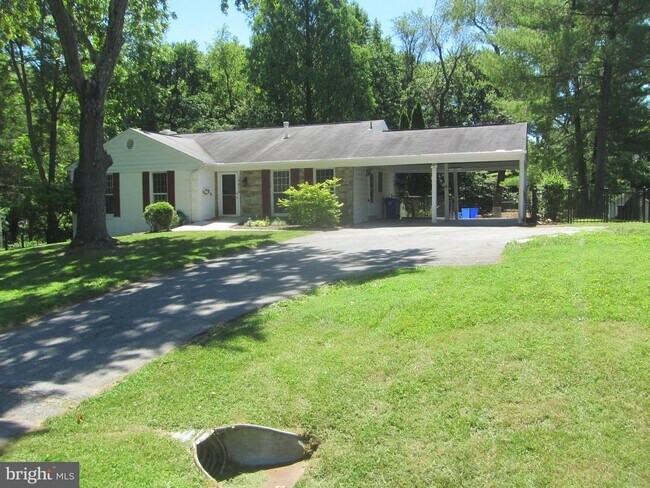 Building Photo - 16608 Briardale Rd