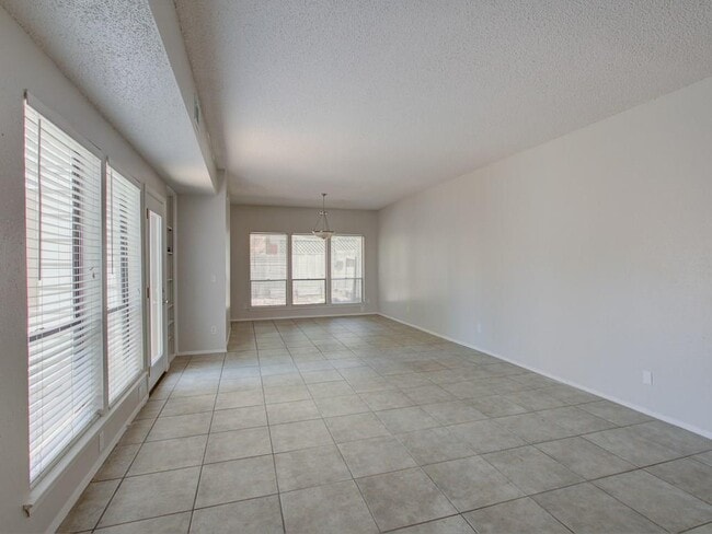 Building Photo - 8402 Tallwood Dr