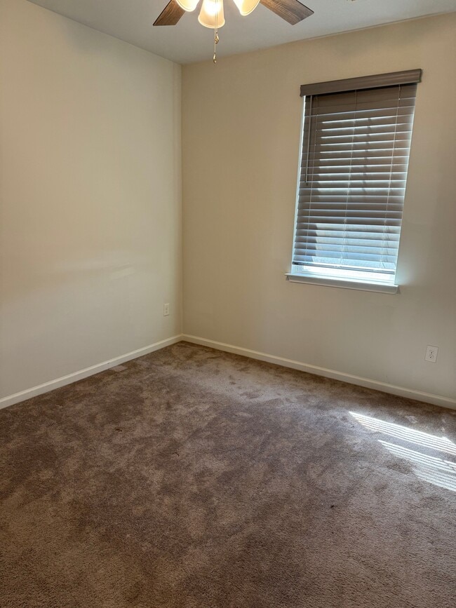 Foto del edificio - 1032 Hawks Nest Ln