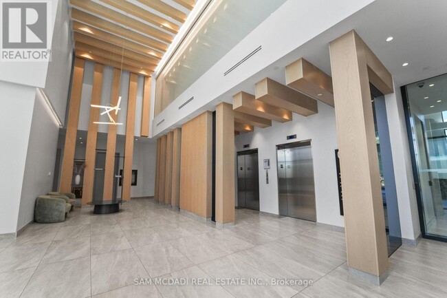 Photo du bâtiment - 86 Dundas St E