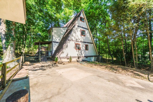 Building Photo - 2911 Jackson Dr