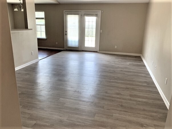 Building Photo - 8 Sandy Point Way