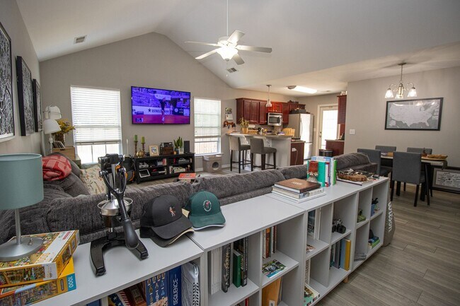 Foto del edificio - Spacious 3BR in Myers Creek – Fenced Yard, Workshop w/ Electricity & Bright Open Living!