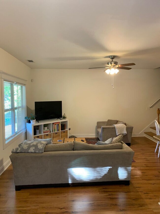 Foto del edificio - Four Bedroom Near Downtown Available for Pre-Lease!