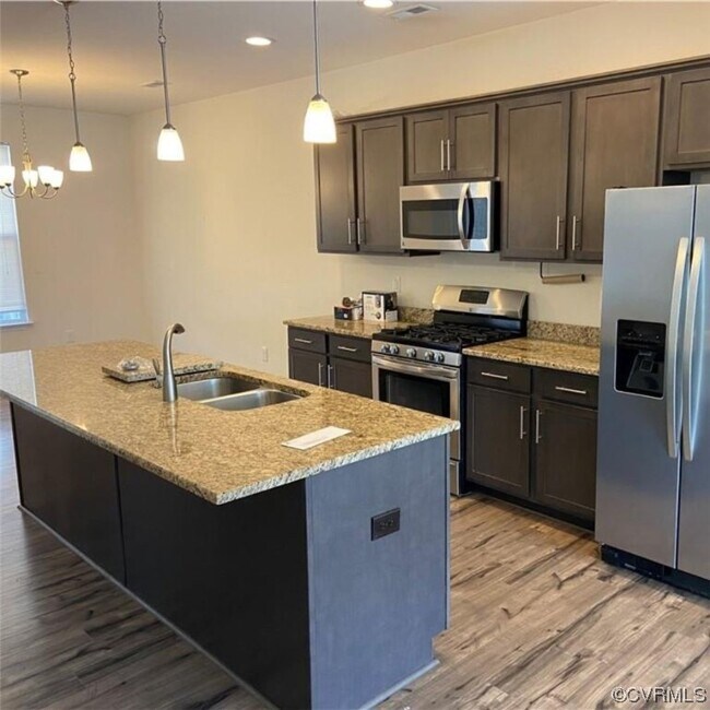 Foto del edificio - 8064 Rutland Village Dr