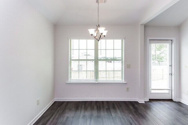 Foto del edificio - 12 Hideaway Ln