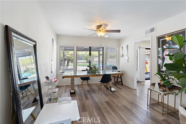 Foto del edificio - 6278 Sunny Meadow Ln
