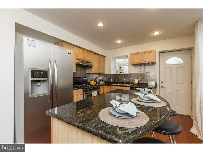 Foto del edificio - Amazing 3bd/2.5 Fairmount Home