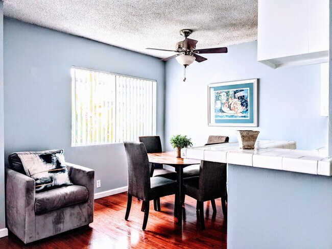 Foto del edificio - 4077 McLaughlin Ave