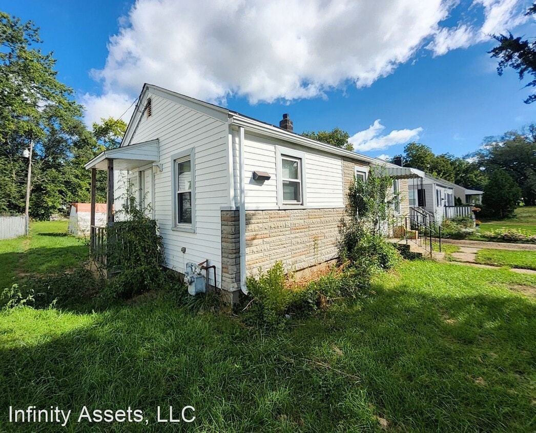 2 br, 1 bath House 3609 Liberty Dr House Rental in Rockford, IL