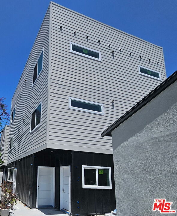 Building Photo - 11839 Runnymede St