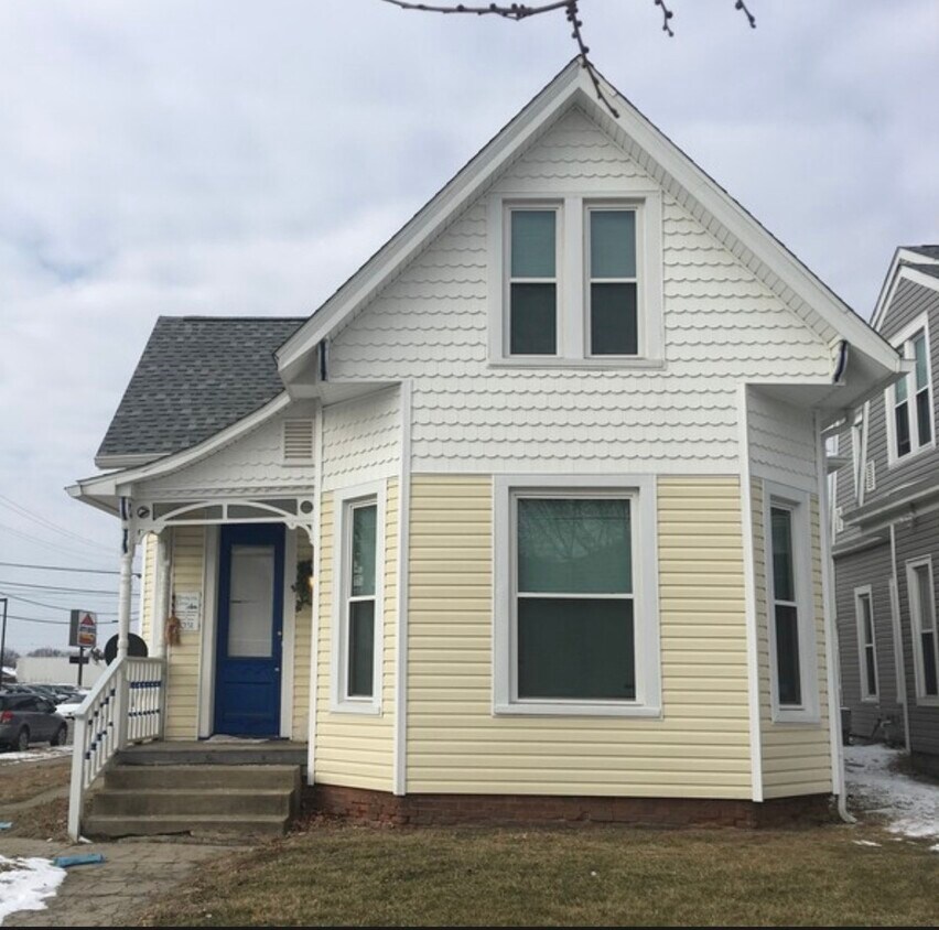 1031 S 4th St, Terre Haute, IN 47807 Apartments in Terre Haute, IN