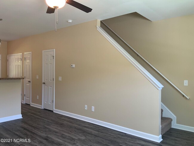 Building Photo - 119 Virginias Landing Ct