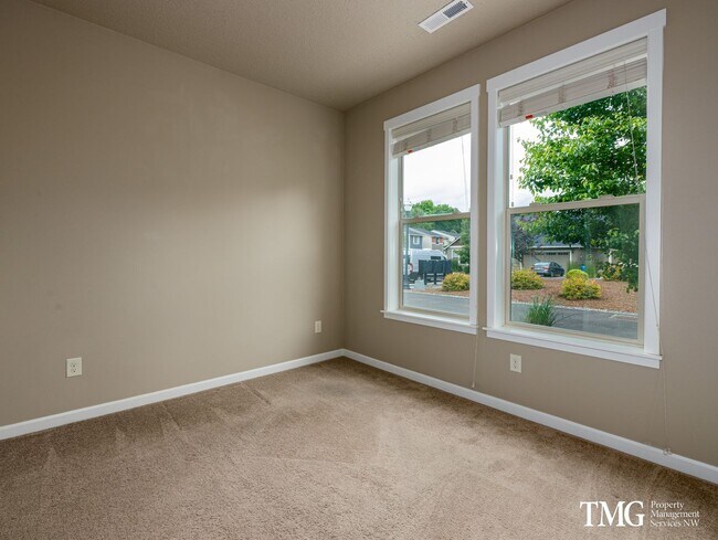 Foto del edificio - Modern Living with A/C and Attached Garage!