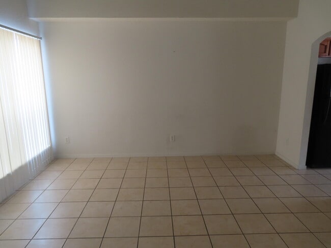 Building Photo - 12860 Tierra Lince Dr