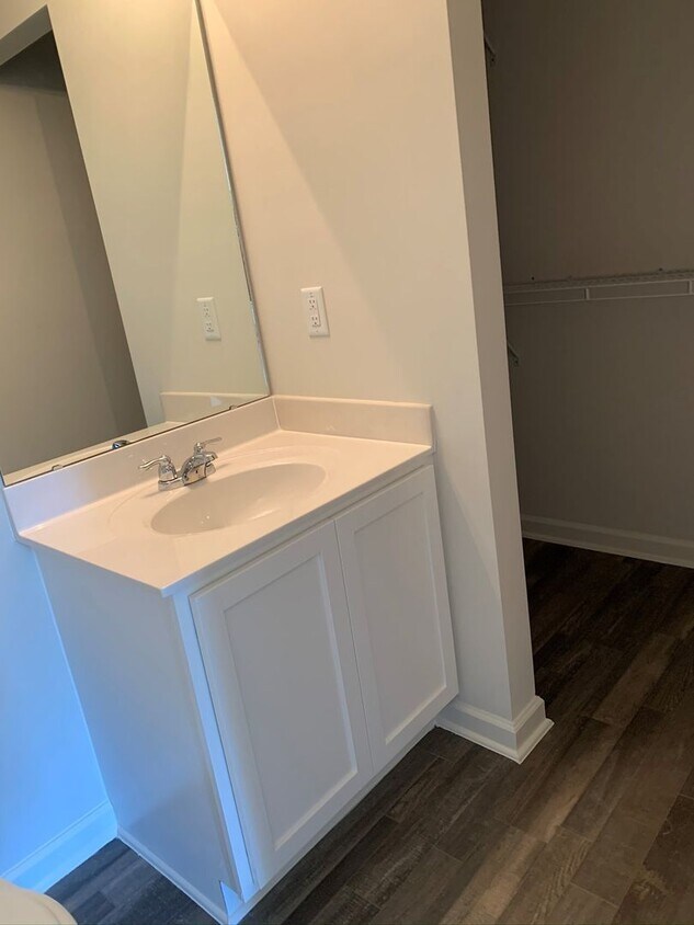 Foto principal - Four Bedroom Home!