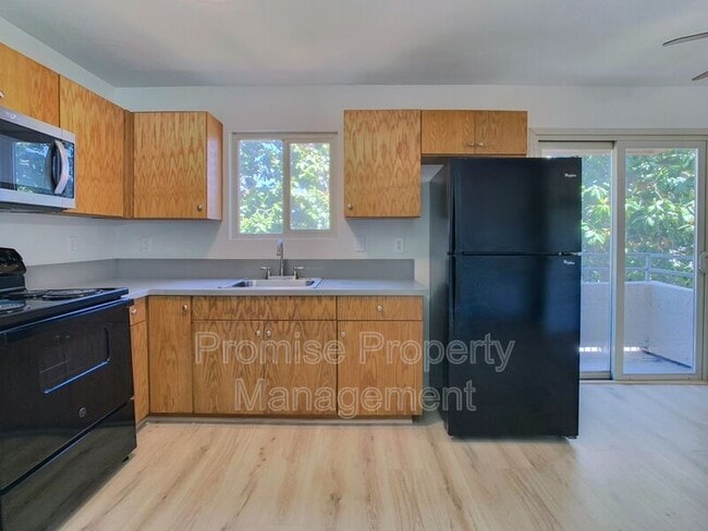 Building Photo - 540 65th St