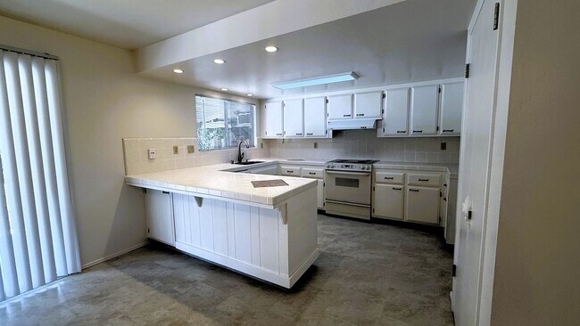 Foto del edificio - 3 Bed/ 2.5 bath Single Story