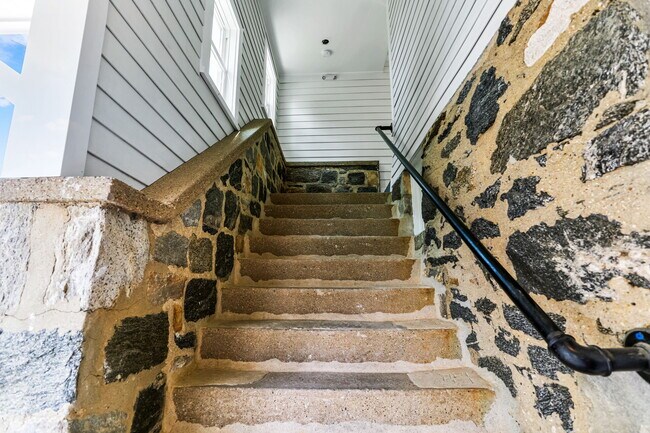 Building Photo - 23 Reynolds Pl