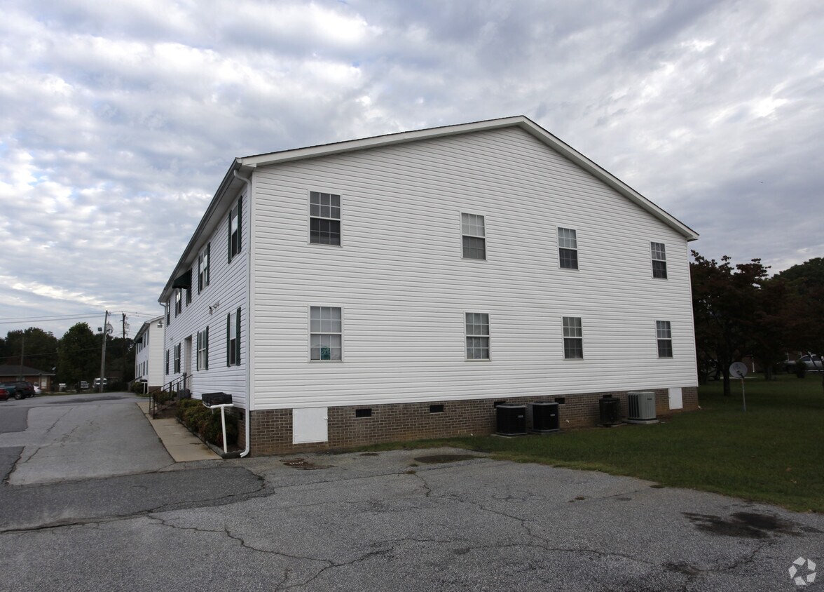 Building Photo - Hudgins Way