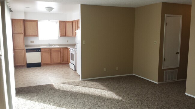 Building Photo - 590 Stallion Road