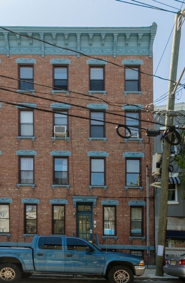 Building Photo - 397 2nd St