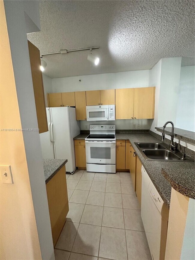 Foto del edificio - 8050 N Nob Hill Rd