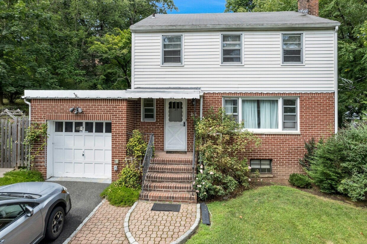Primary Photo - 25 Fenwick Rd