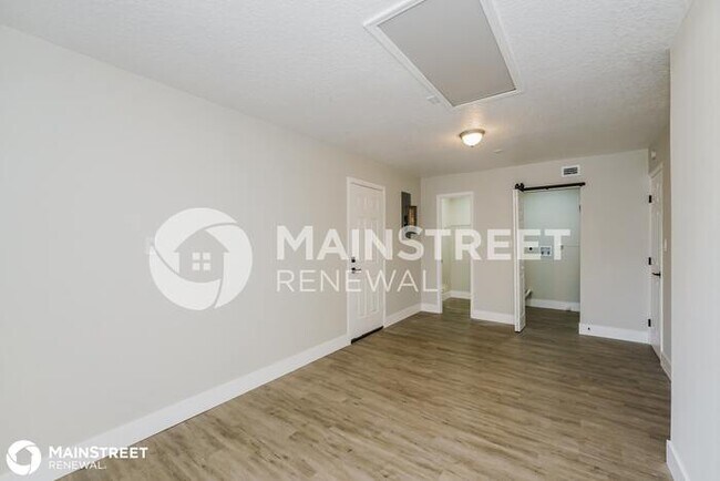 Building Photo - 512 Wildwood Dr