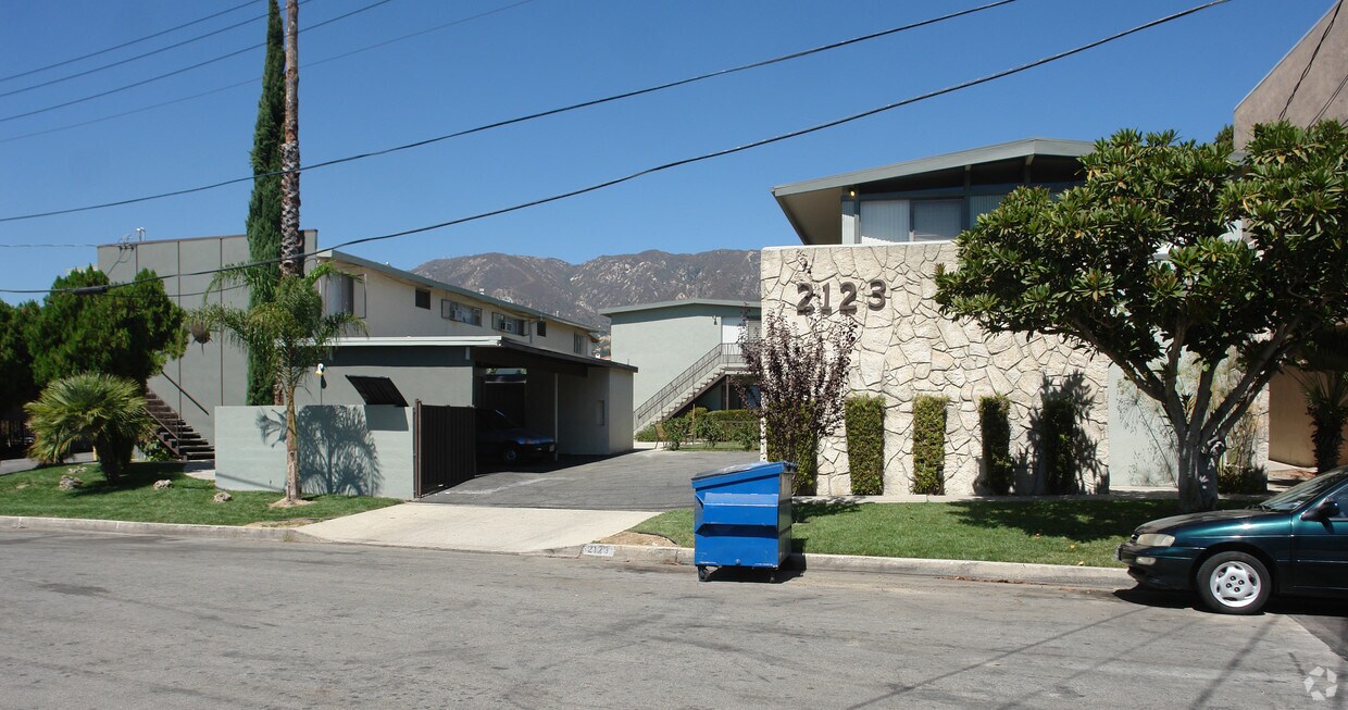 Building Photo - Crest Apartments