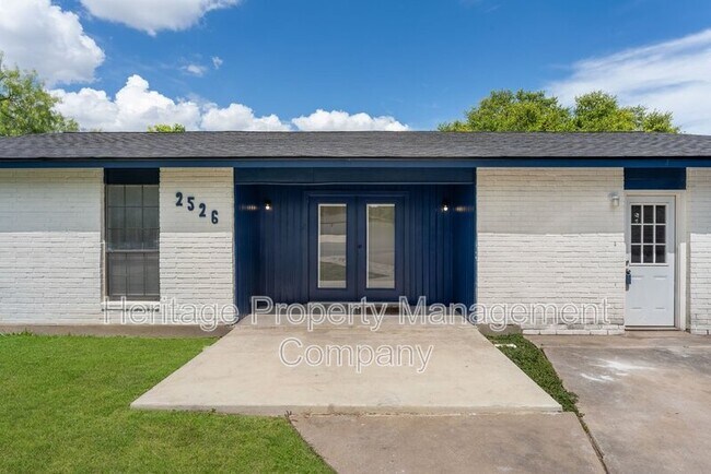 Foto del edificio - 2526 Town Briar St