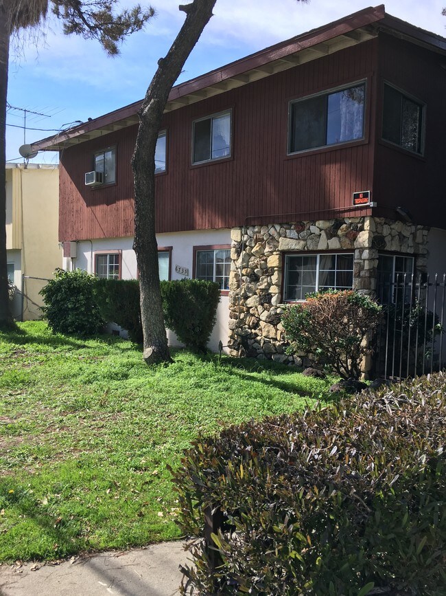 Foto del edificio - 6735 Whitsett Ave