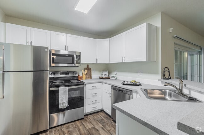 2BR, 2BA - 1062SF - Kitchen - Autumn Chase