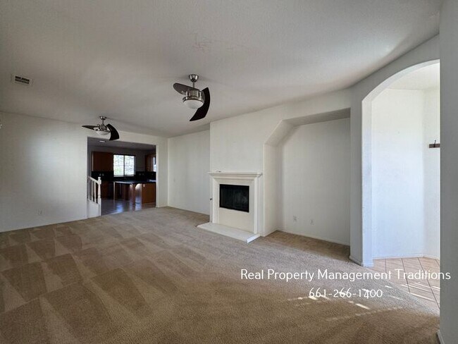 Building Photo - Ana Verde Hills - 4 bedroom, 3 bath!