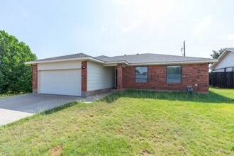 Building Photo - 11 Woodcock Cir