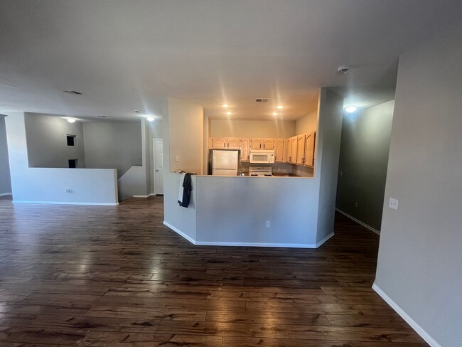 Building Photo - Guard Gated 2 Bedroom Condo - Red Hills in...