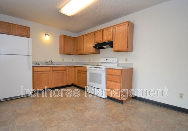 Building Photo - 809 W Villard St
