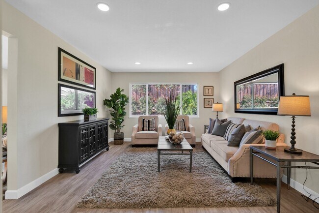 Building Photo - 2331 Panoramic Dr