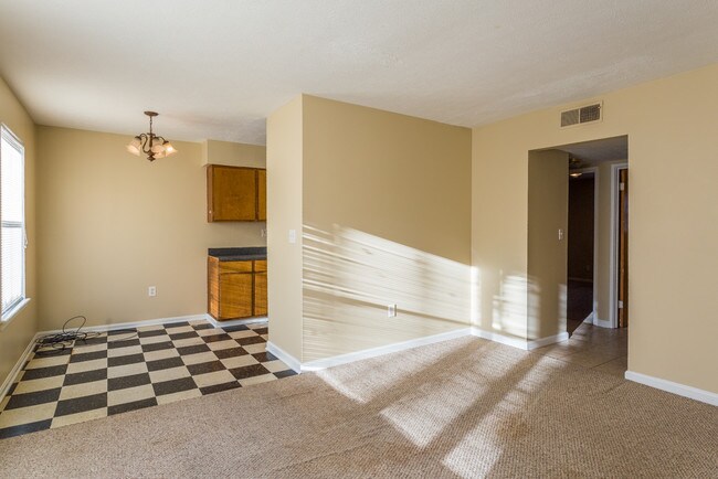 Building Photo - 4908 Saddlebrook Ln