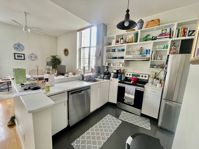 Foto del edificio - 240 Heath St