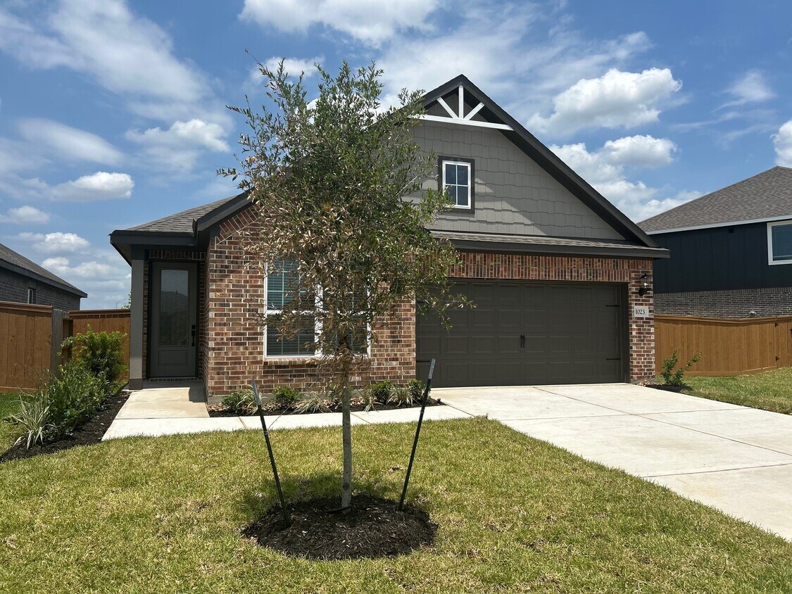 Foto principal - 1023 Whispering Winds Dr
