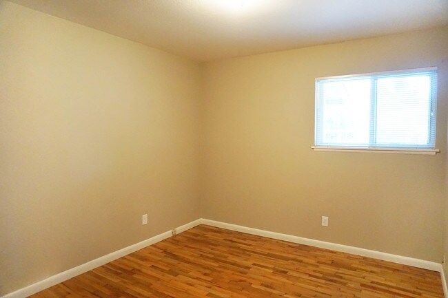 Building Photo - 1013 Castlerock Dr