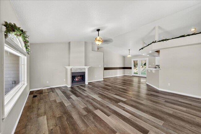 Building Photo - Bright & Cozy Home on a Quiet Cul-de-Sac
