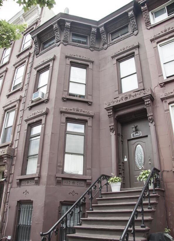 Building Photo - 540 Monroe St