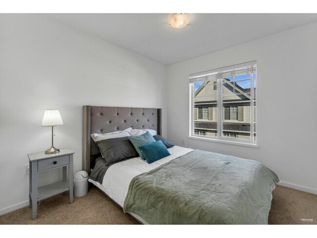 Photo du bâtiment - 15487-99A 99a Ave