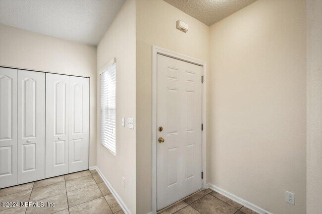 Building Photo - 792 Servia Dr