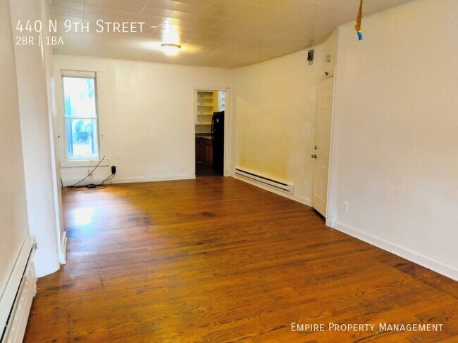 Foto del edificio - 1st Floor: 2-Bedroom/1-Bathroom Apartment ...