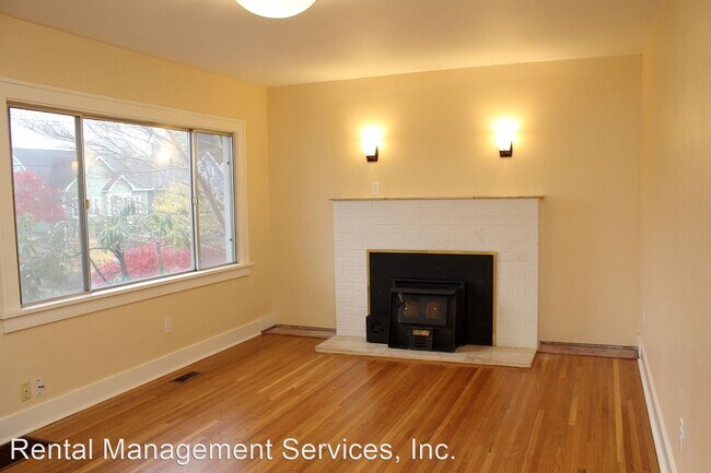 Foto del edificio - 2 br, 1 bath House - 3423 NE 54th Avenue