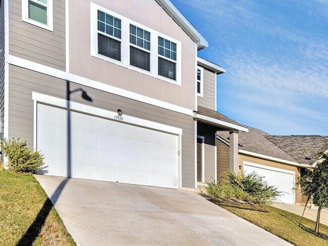 Foto del edificio - Beautiful 5 BR / 3 BA Home for Rent in Pfl...